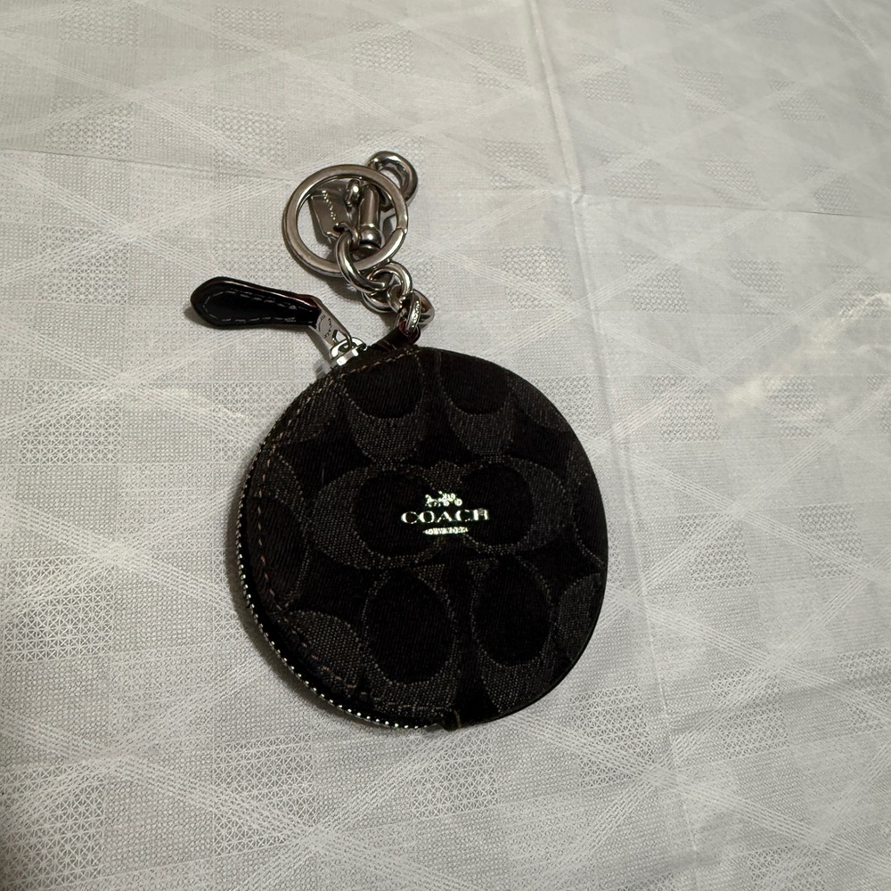 Coach Black Signature Round Coin Pouch Key Clip - Picture 2 of 8
